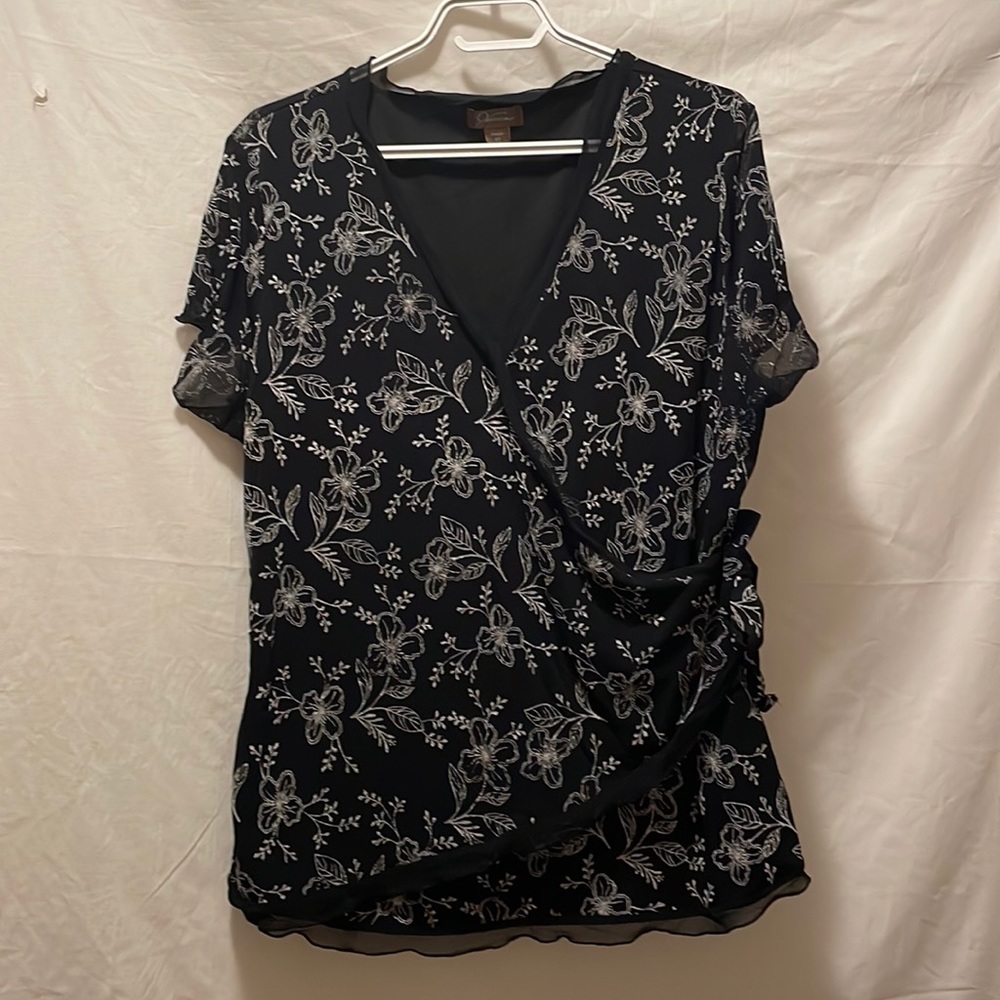 Dressy top, short sleeve tie on side